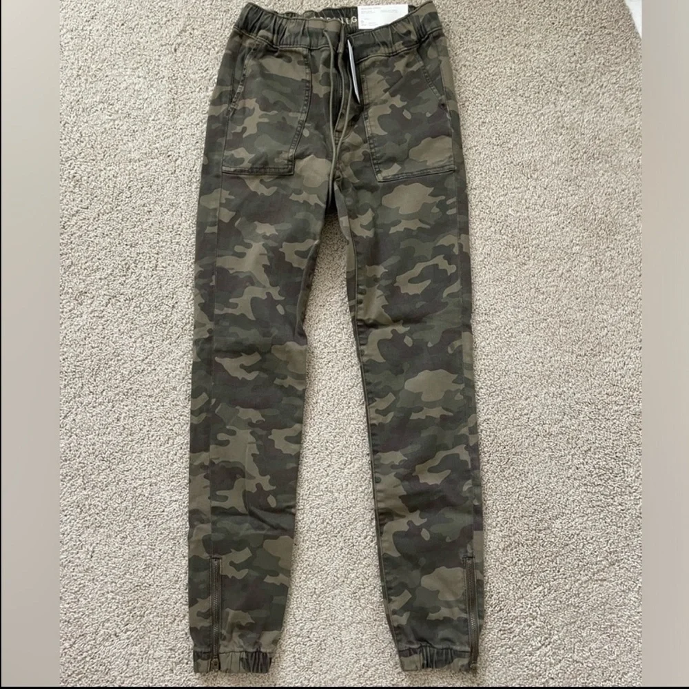 NWT American Eagle Camo Jegging Joggers Size 0 - Picture 2 of 4